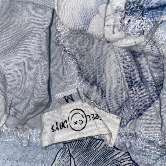 New condition 2 piece set from LF - Picture 6 of 6